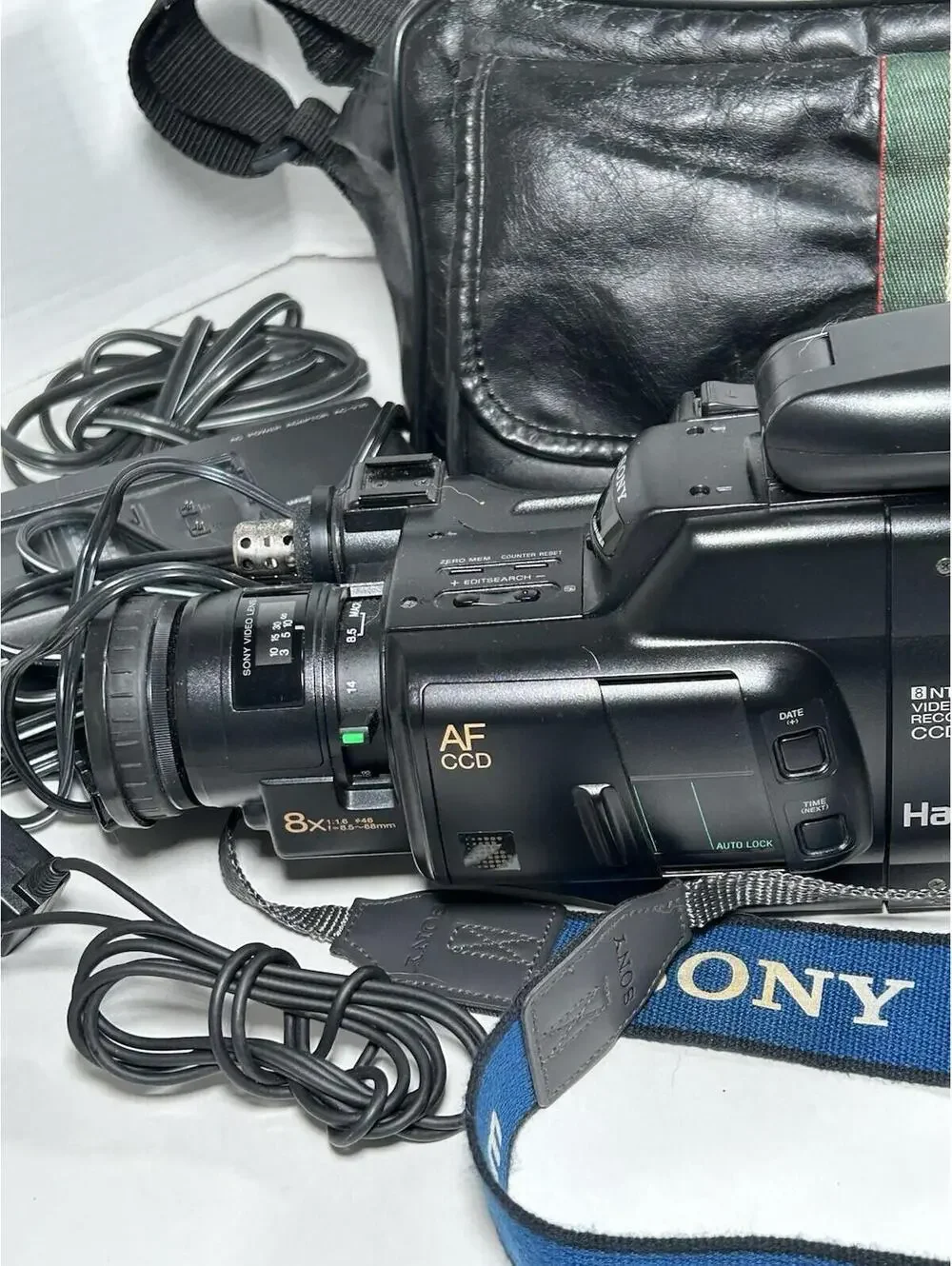 Sony CCD-F201 Handycam Camcorder With Charger And CPC Case Untested/for Repair